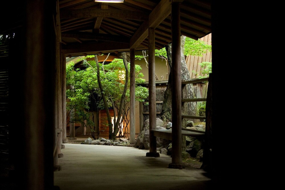 敷地内③