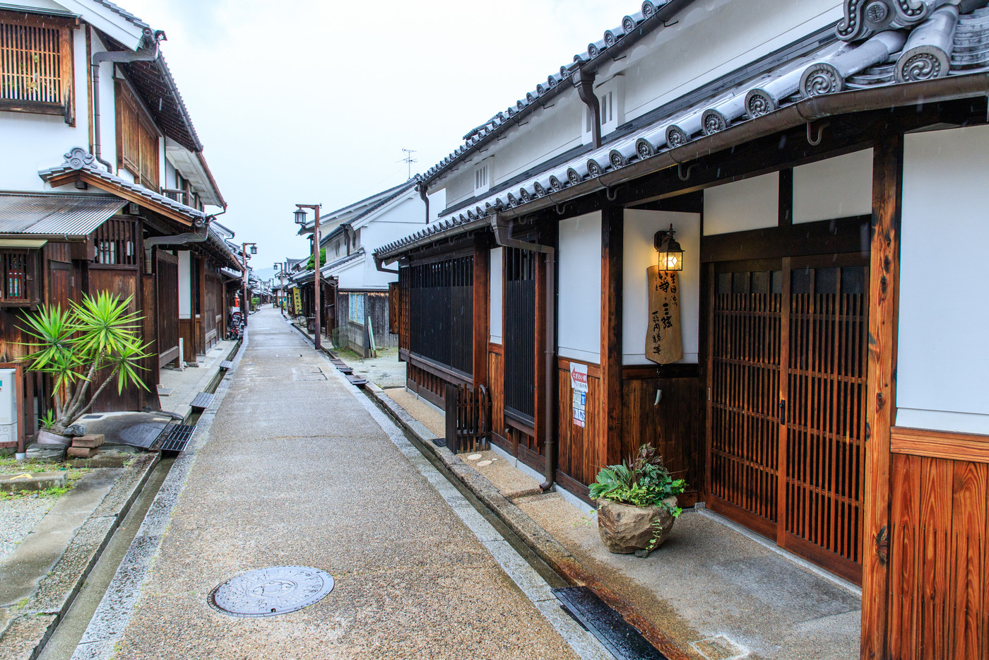 雨の今井町