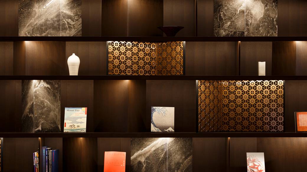 心落ち着くラウンジで
優雅に寛いで / 3