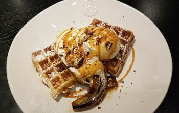 「オレンジバルコニー」 料理 79275217 塩キャラメルアイスとバタークリーム￥１０００内