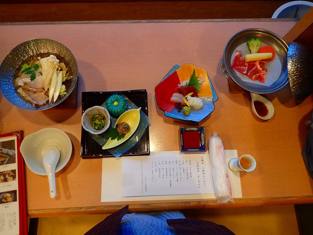 夕食。このあといろいろ続いて出た