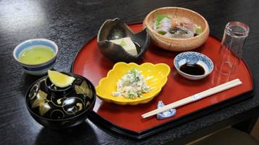 食事・飲み物 / 4