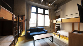 デラックス ルーム シングルベッド 4台 禁煙