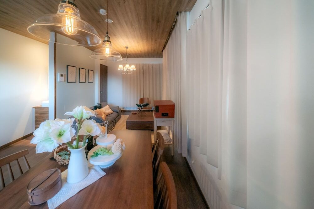 客室内のダイニングエリア