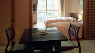 露天付き客室デビューに【本館～そよかぜ～・６畳＋寝室など】 [和洋室] [禁煙] [リバービュー]