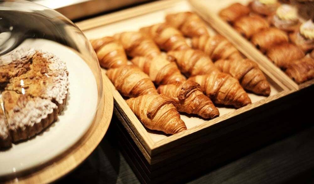 朝食ビュッフェのパン / 2