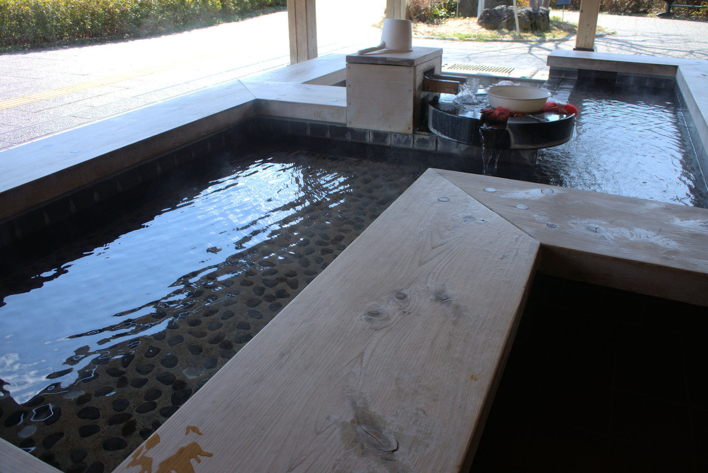 磐梯熱海駅前　足湯