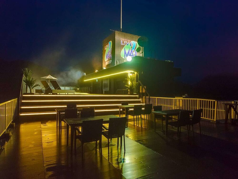 屋外ダイニングエリア