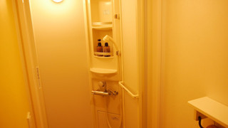 ツインルーム 共用バスルーム (チェックイン午後10時まで)