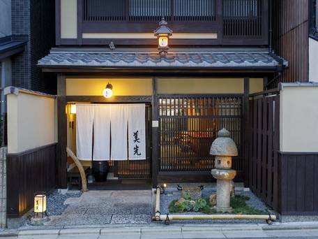 ホテルエスノグラフィー祇園古門前 / 1