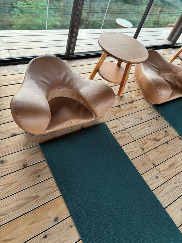 瞑想で使用するリトリートチェア / 2