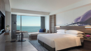 デラックスルーム キングベッド1台 禁煙 レイクビュー