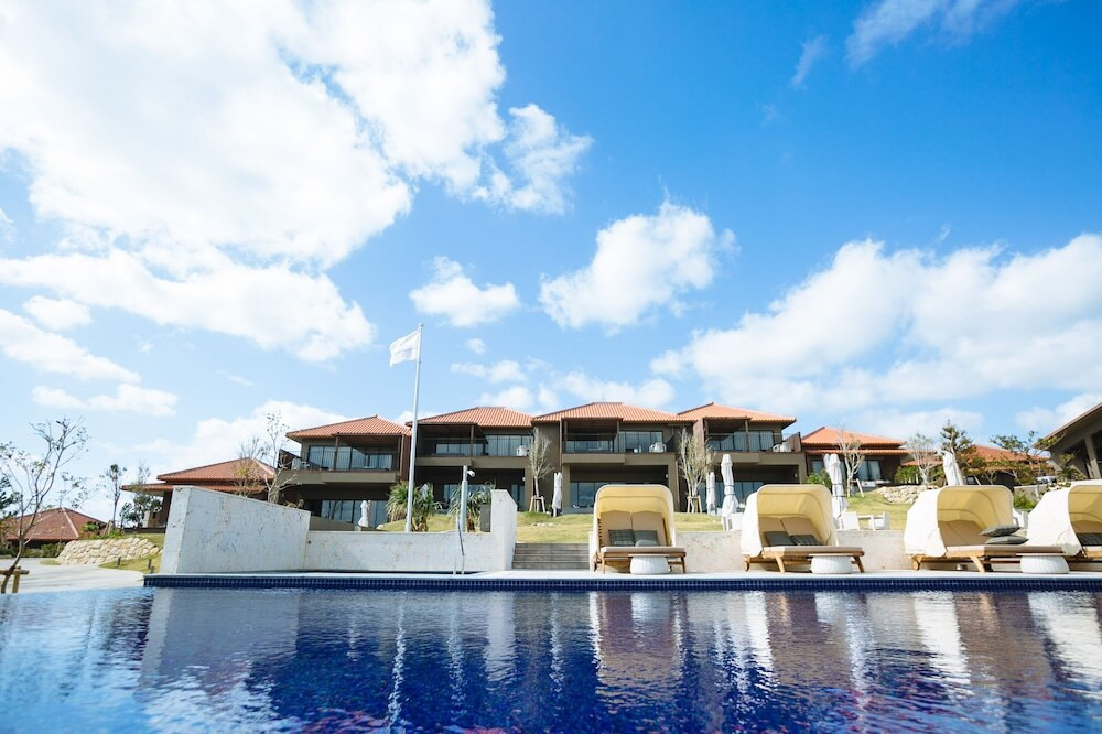 目の前に青い海♡プライベートプールからの景色がたまらない4050936