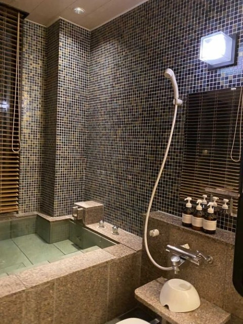 部屋に引かれた温泉はとてもいい湯で、幸せな時間を過ごしましたアメニティが大好きな「MARKS&WEB」で揃えられていたのも嬉しかったです！