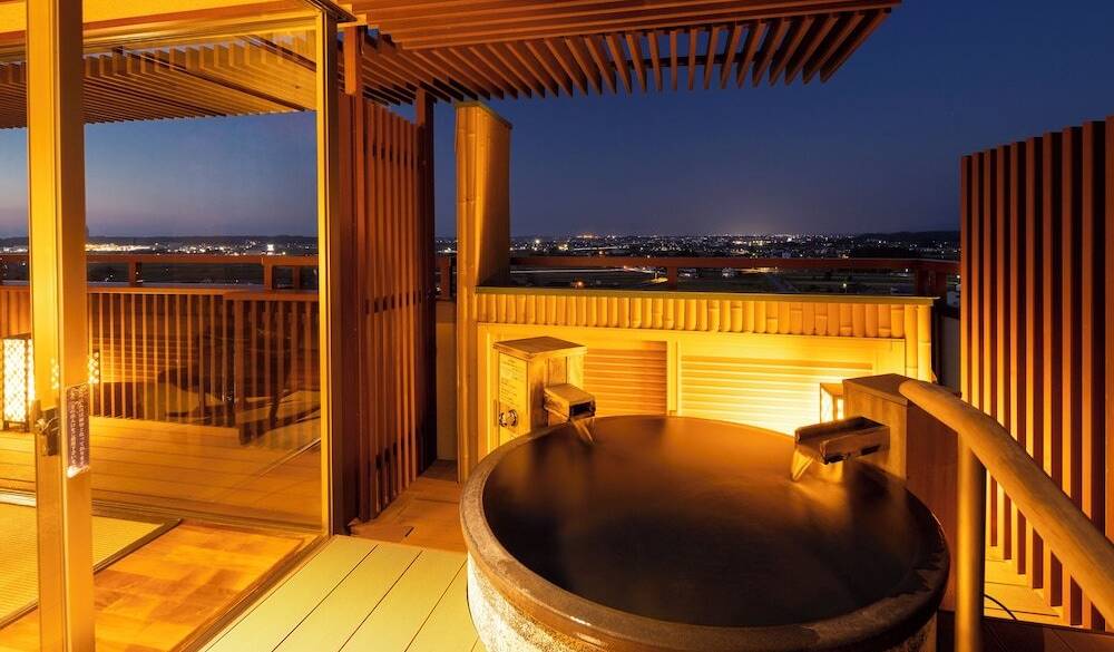 天祥の館 露天風呂付客室一例① / 2