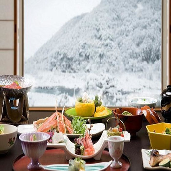 雪見風呂をゆったり楽しむなら、富山へ！2230326