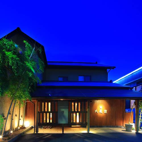 旅情をくすぐる館内で
チェックイン / 1