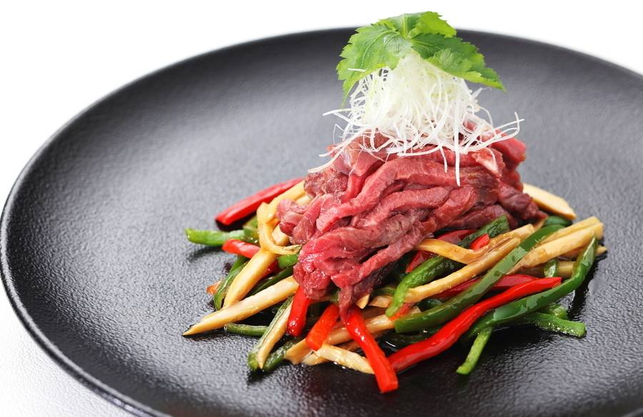 和牛モモ肉の低温レア青椒肉絲 / 2