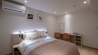 エコノミー アパートメント ダブルベッド 1台 禁煙, E号室, 半地下(窓あり)