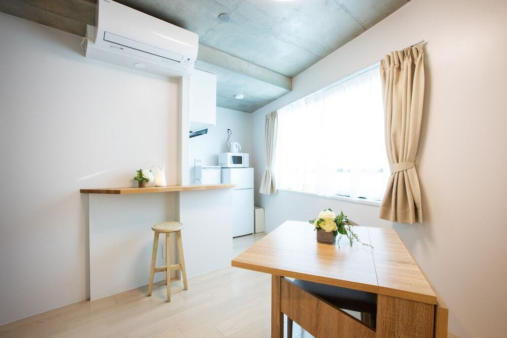 客室内のダイニングエリア