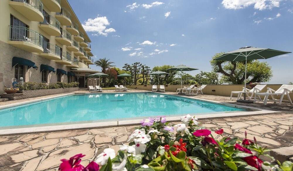 おしゃれで映える
プールで寛いで / 2