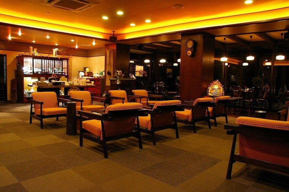 ノスタルジックな雰囲気の中で日本海を眺める3978062