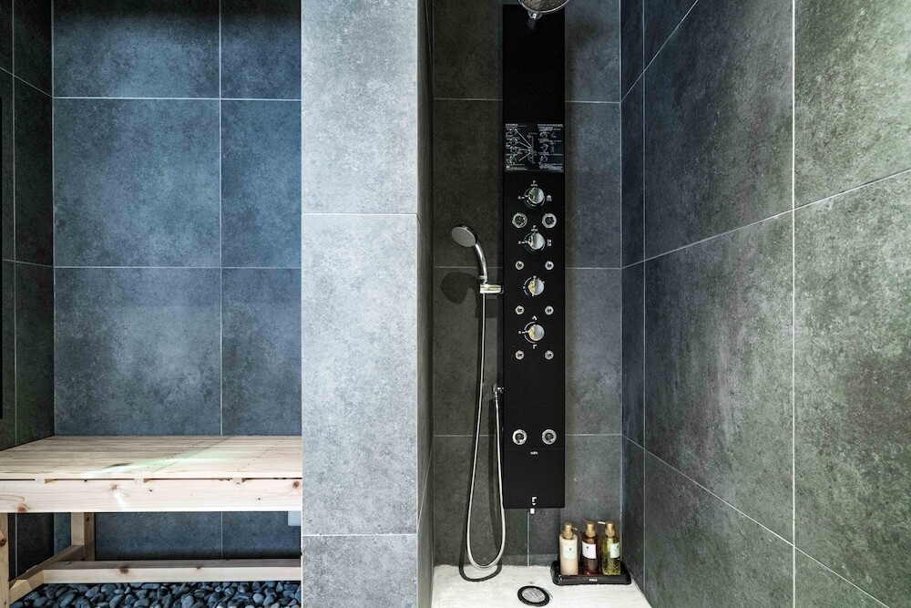 バスルームのシャワー