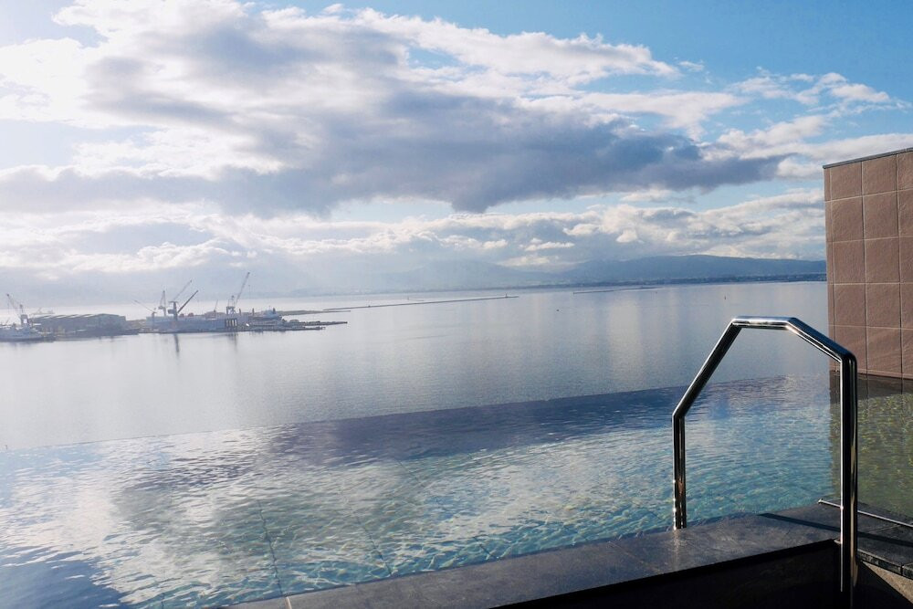 灯の湯の露天風呂 函館湾