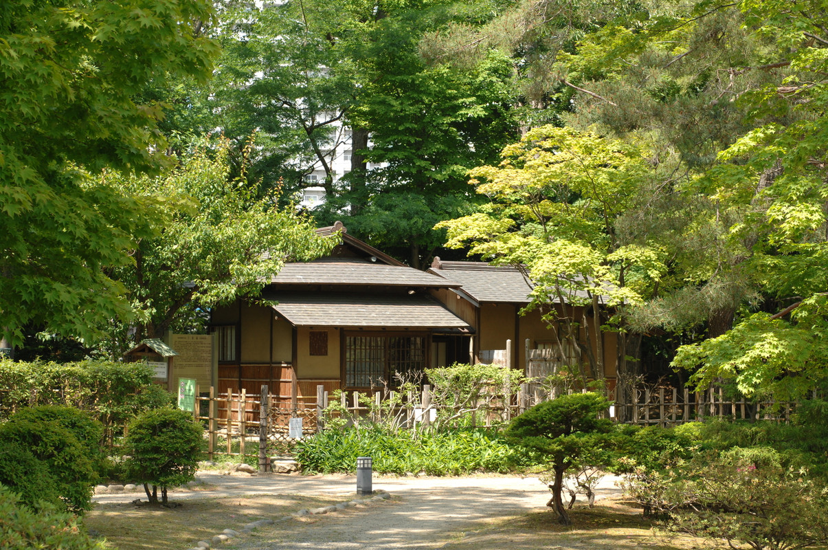中島公園の日本庭園内 八窓庵