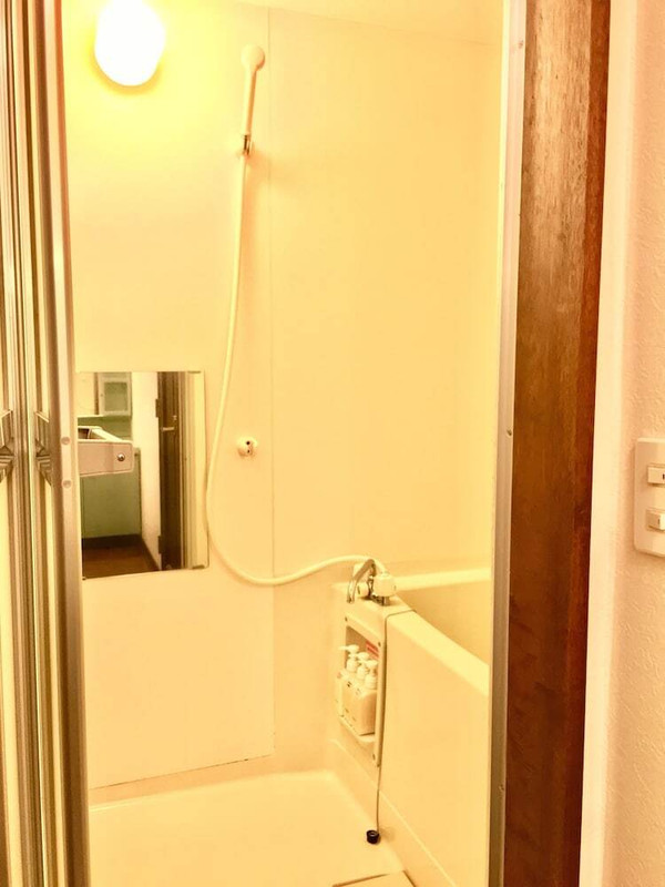 バスルームのシャワー