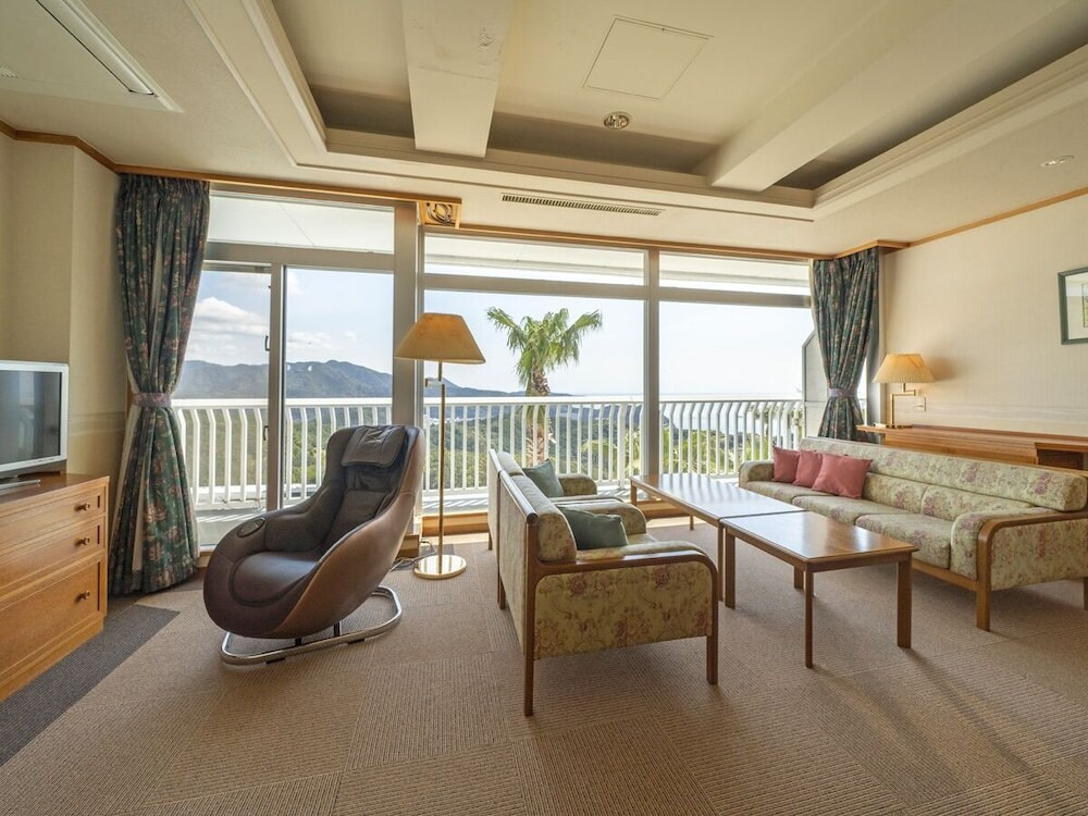 客室内のダイニングエリア