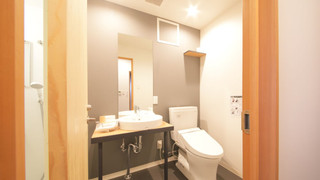 4 人部屋 専用バスルーム