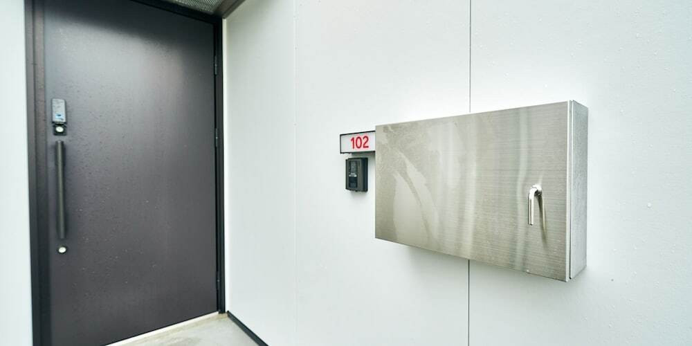 チェックイン / チェックアウト キオスク