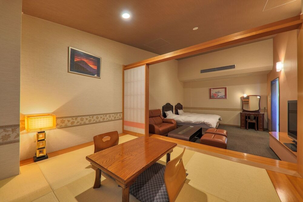 ジュニアスイート 和室＋ツインベッド