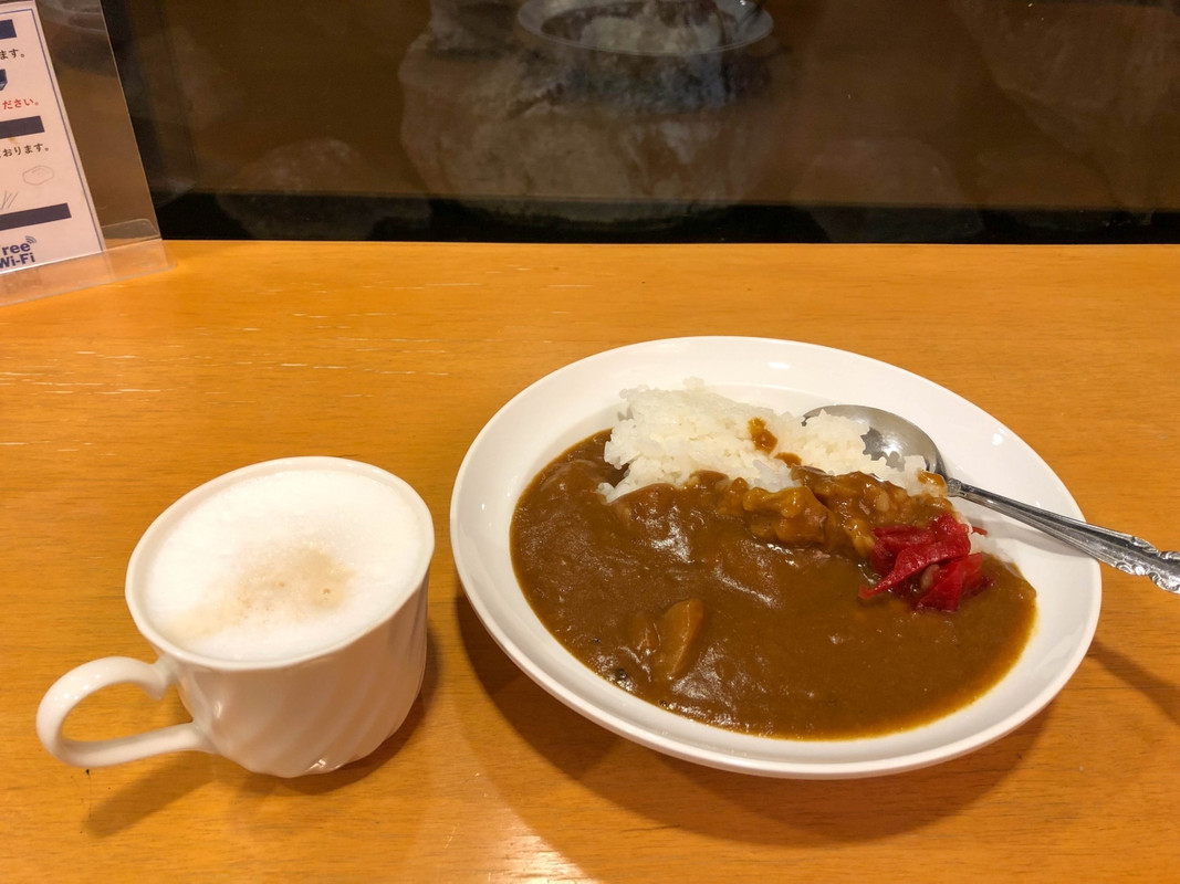 夕食はカレーとカプチーノ