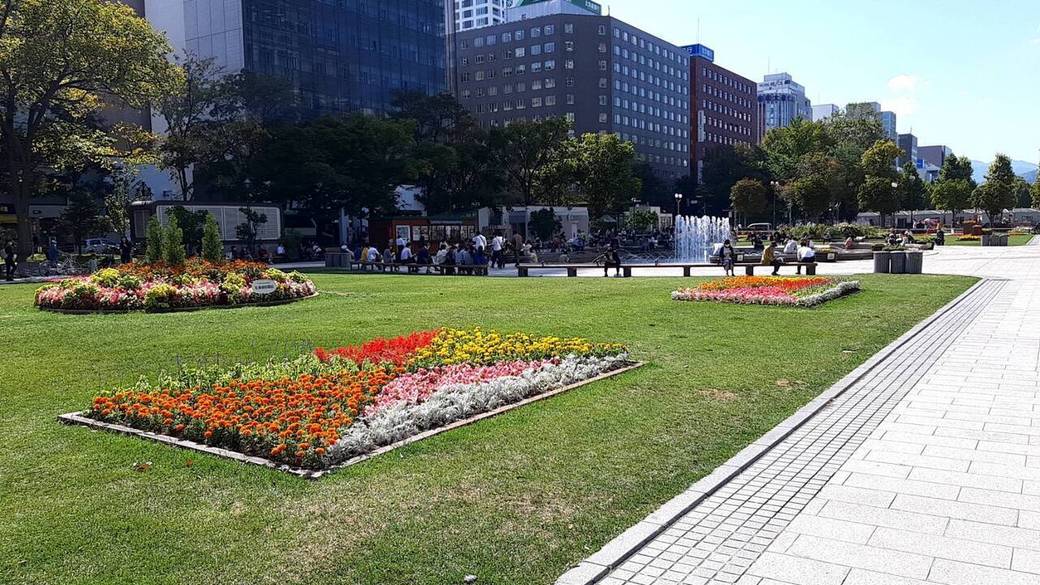 市民の憩いの場、大通公園 / 1