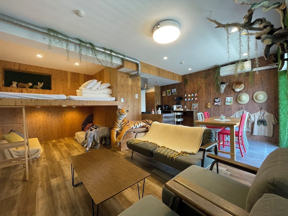 秘密基地みたいなお部屋にワクワクする宿3456940