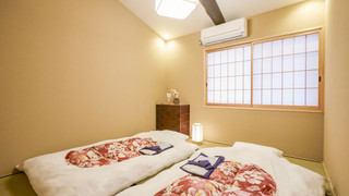 町屋　（ベッド + 布団）