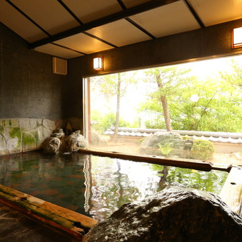 5. 日本庭園を眺めてほっこり。贅沢なひと時を「割烹旅館 桃山」3445315