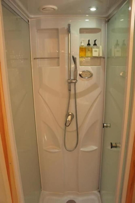 バスルームのシャワー