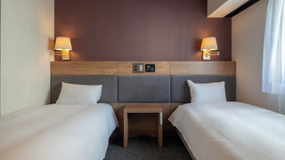 ツインルーム シングルベッド 2 台 喫煙可