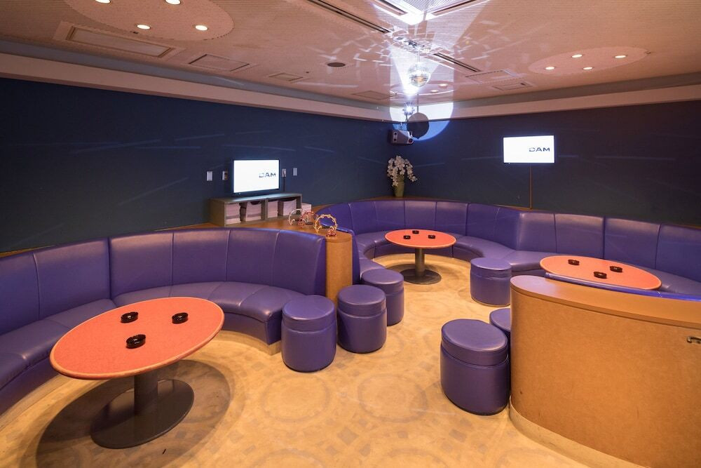 カラオケラウンジ