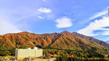 ホテルと周辺の山々 / 4