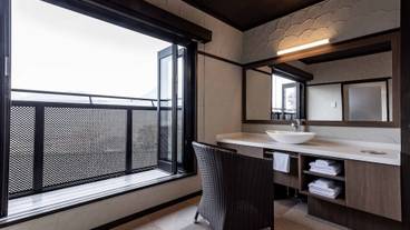 離れ特別室 デラックスツイン／洗面台 / 3