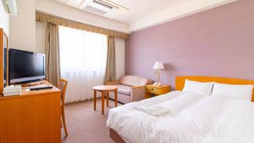 客室 / 8