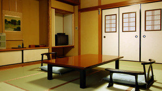 懐心亭／10畳+広縁+月見台テラス [和室] [喫煙可] [夜景がきれい] [海が見える]