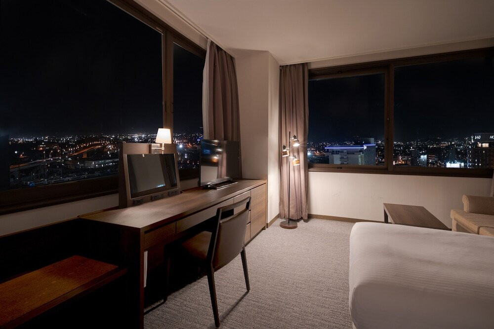 函館駅から徒歩約1分！ひこま豚や勝手丼で山海の幸をいただく4283944