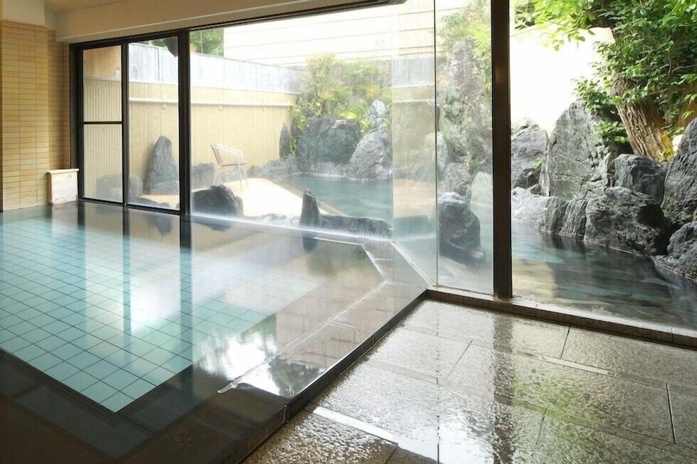 広大な日本庭園を持つ、源泉掛け流しの湯宿3997972