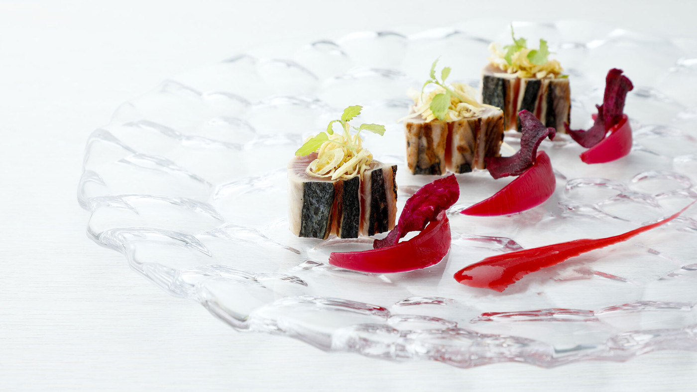 白と青のコントラストが美しい。サンゴ礁のビーチを望むホテル4066161