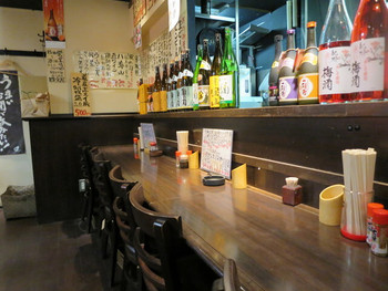 「四文屋 すすきの駅前店」 内観 72414652 カウンター席(2017年8月)
